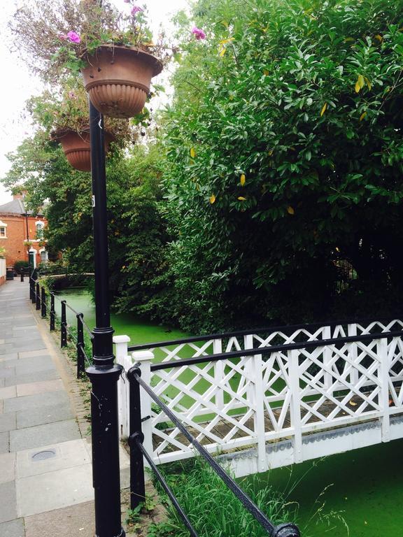 Holtwhites Hotel Enfield Exterior foto