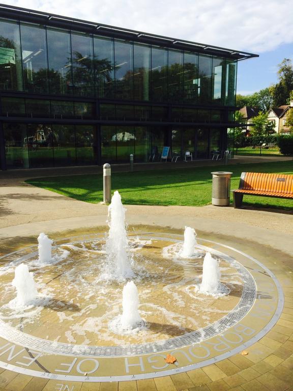 Holtwhites Hotel Enfield Exterior foto
